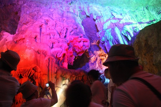 先锋公司瑶琳仙境游玩