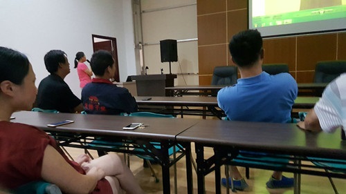 质检部管彩萍针对生产中常出现的问题通过图片形式进行详细说明，然后提出了针对类似的问题具体的操作方法，避免问题再次出现。